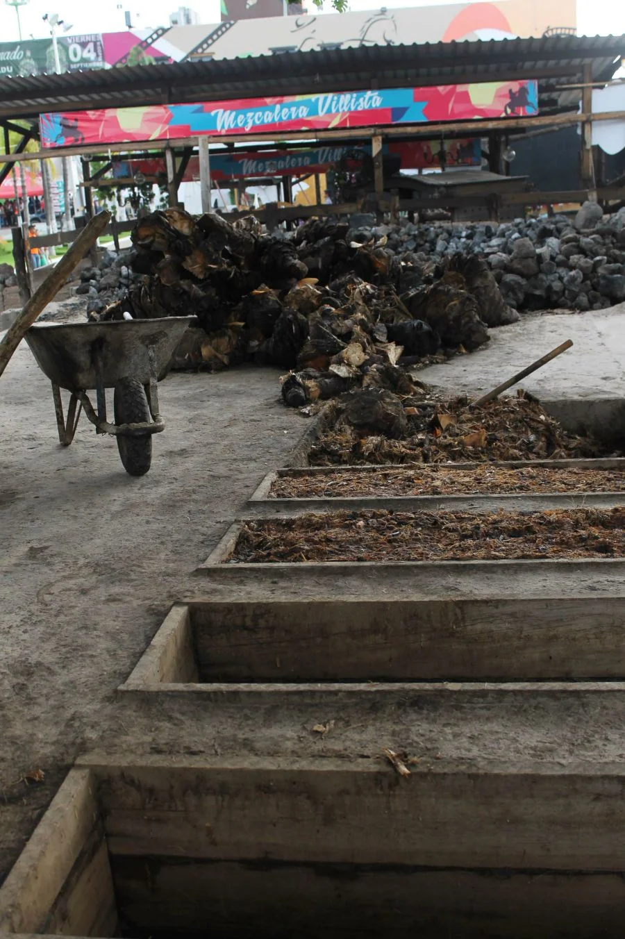 Imagen de la nota "Conoce el proceso de elaboración del mezcal en la FENADU 2015", publicada en el sitio web http://durango.com.mx